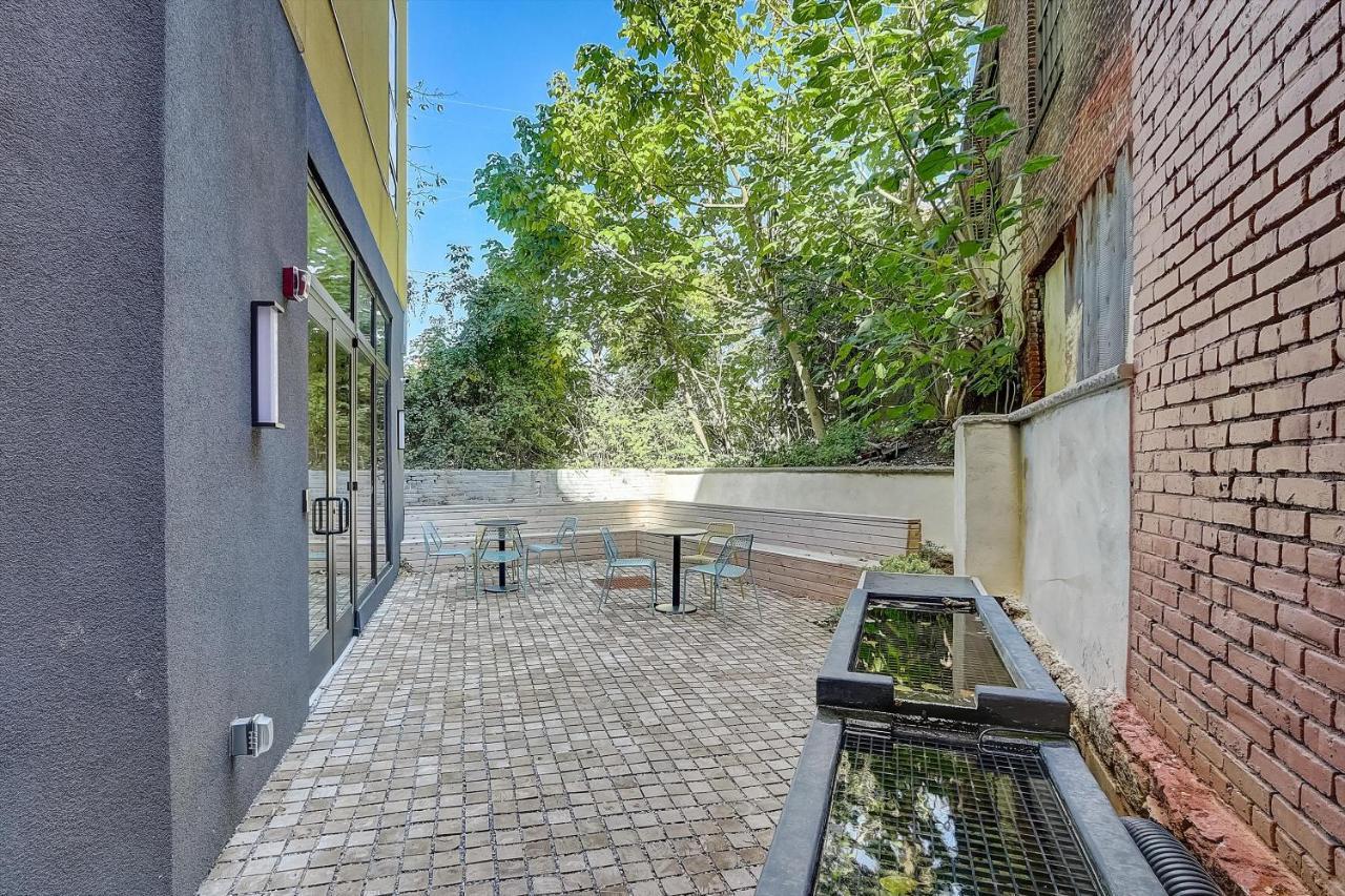 Frontdesk The Glenwood Apts Brewerytown Philadelphia Apartment Exterior photo