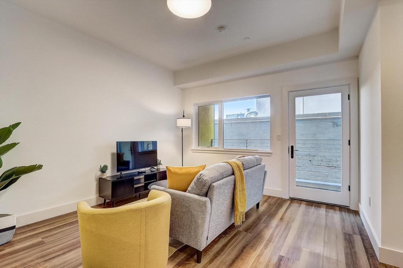 Frontdesk The Glenwood Apts Brewerytown Philadelphia Apartment Room photo